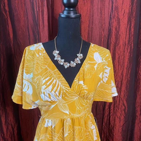 ✨BRAND NEW✨ Lulu’s yellow design maxi - Picture 2 of 5